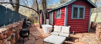 Eclectic Cottage on the Creek!