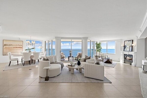 Living area - Beautiful Front Unit (Naples)