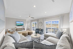 Living area - Sleep 16, Waterfront, Newly Remodeled, Pool, Ping Pong (North Myrtle Beach)