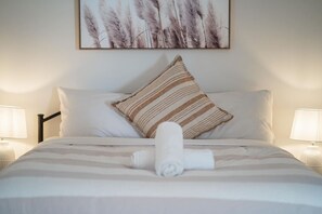 Schreibtisch, WLAN, Bettwäsche