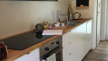 Mikrowelle, Herdplatte, Geschirrspüler