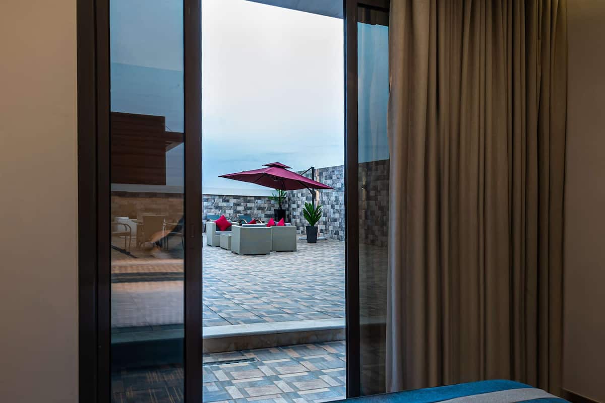 Suite Standard, 1 très grand lit, non-fumeur, terrasse (Penthouse) | Vue de la chambre