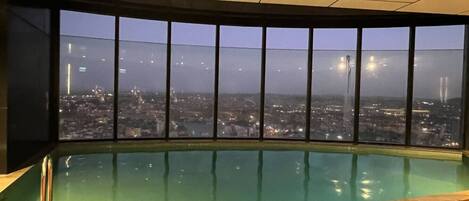 حمام سباحة