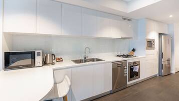 Fridge, microwave, oven, stovetop