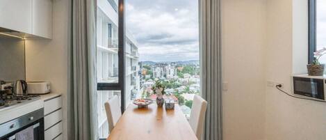 冰箱、炉灶、厨具/餐具