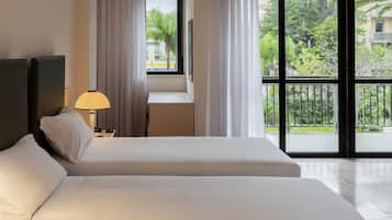 Standard Twin Room, Non Smoking | In-room safe, blackout drapes, free WiFi