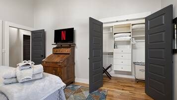 5 bedrooms, iron/ironing board, free WiFi, bed sheets