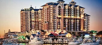 3 king beds / 3 bath Emerald Grande Condo Harbor & Gulf-View / Crab Island