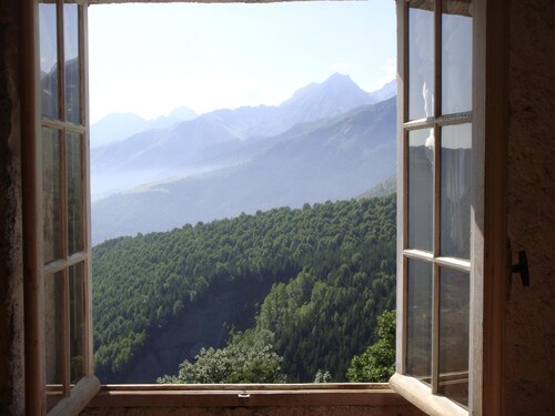 Grange authentique, balcon sur les Pyrénées, à 5 min de la station Saint-Lary