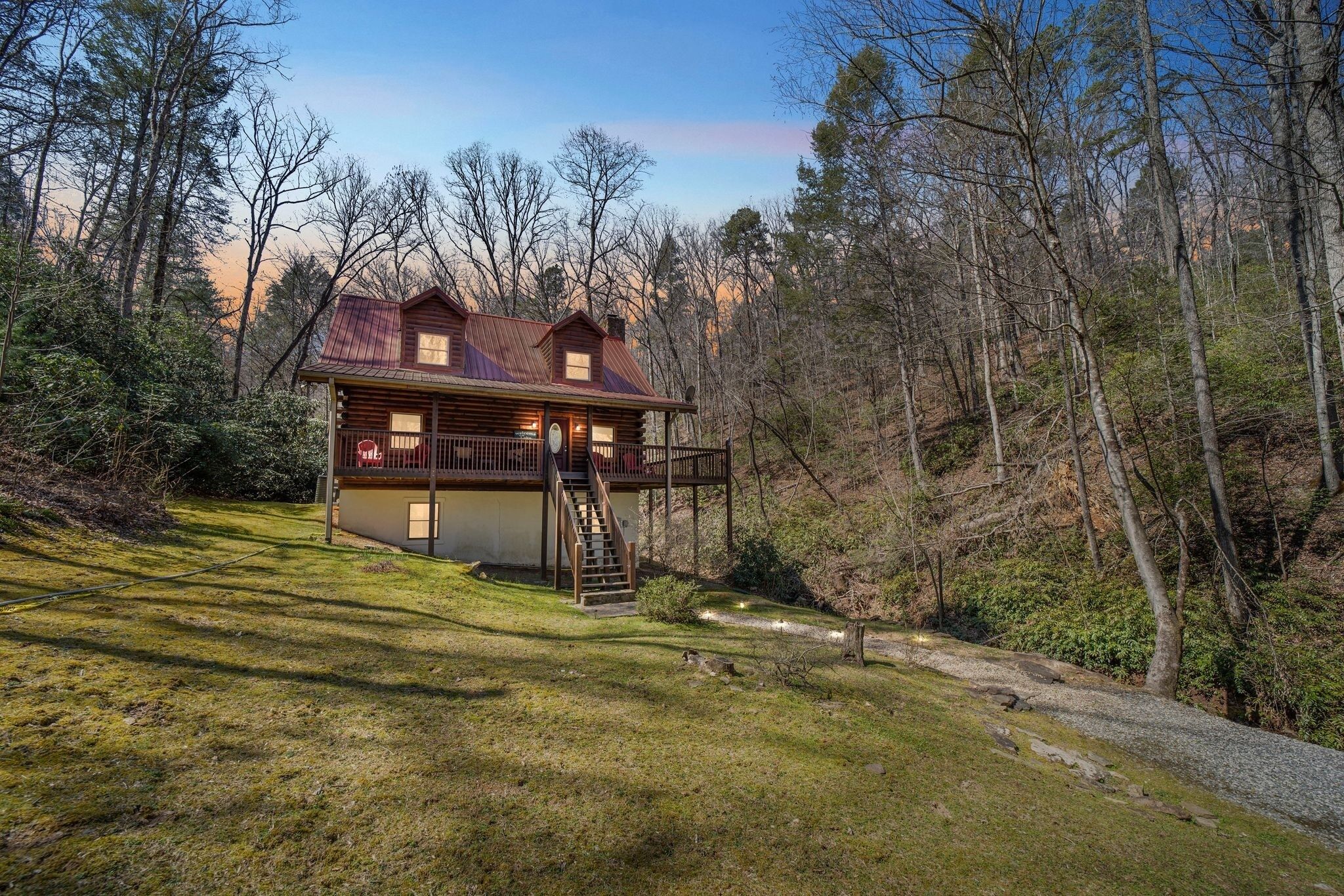 Dreamcatcher- Pet Friendly- Mirror Lake-Waterfall by Sunscape Property Management