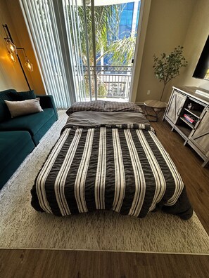 2 dormitorios, escritorio, sistema de insonorización