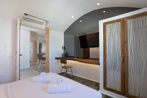 3 chambres, fer et planche à repasser, Wi-Fi, draps fournis