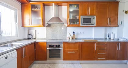 Cubo's Chaparral Townhouse & Community Pool / sea views / free wifi / air conditioning