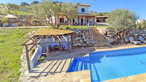 A pool area with stone steps leading to a house, outdoor seating, and a pergola. - Cubo's Casa Rural Pulpito / air conditioning / free wifi / private pool (Coín)