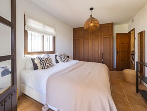 3 dormitorios, tabla de planchar con plancha, wifi gratis y ropa de cama