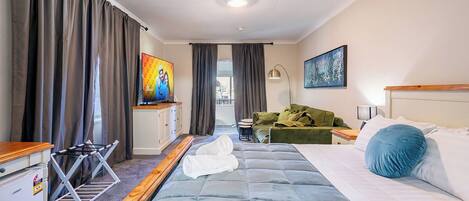 Appartement Deluxe | Bureau, chambres insonorisées, fer et planche à repasser, Wi-Fi gratuit