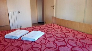 Quarto casal básico | 1 quarto, Wi-Fi de cortesia