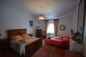 3 chambres, fer et planche à repasser, lit parapluie, Wi-Fi