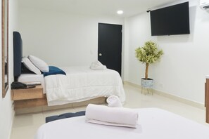 Egyptian cotton sheets, premium bedding, down comforters - 33 Hotel Boutique (Medellín)