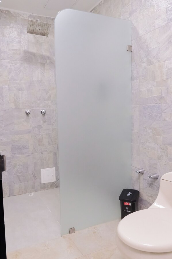 Superior Room | Bathroom | Rainfall showerhead, towels, soap, shampoo