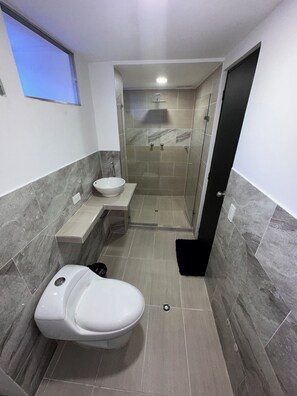 Superior Double Room, 1 Double Bed | Bathroom | Rainfall showerhead, towels, soap, shampoo
