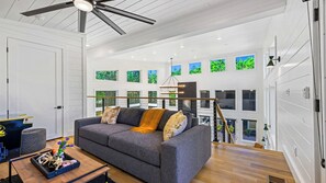 Smart-tv, een open haard en videospelletjes