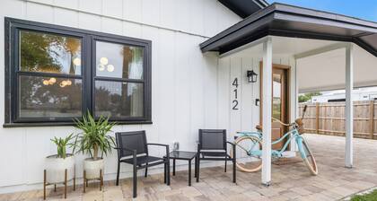 3-bedroom house only a 5 minute walk to the beach with a turf backyard!