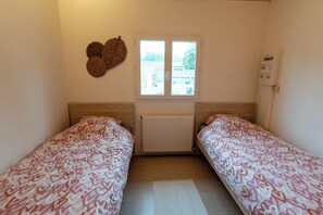 2 bedrooms, iron/ironing board, free WiFi, bed sheets