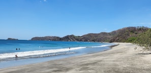 บนชายหาด