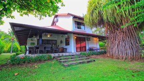 Familie villa, 4 slaapkamers, uitzicht op tuin | Terras