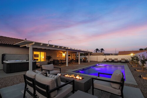 Montego by Avantstay Private Yard w/ Pool & Hot Tub