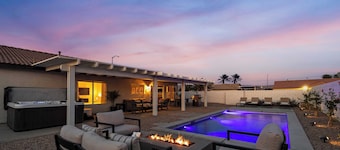 Montego by Avantstay Private Yard w/ Pool & Hot Tub