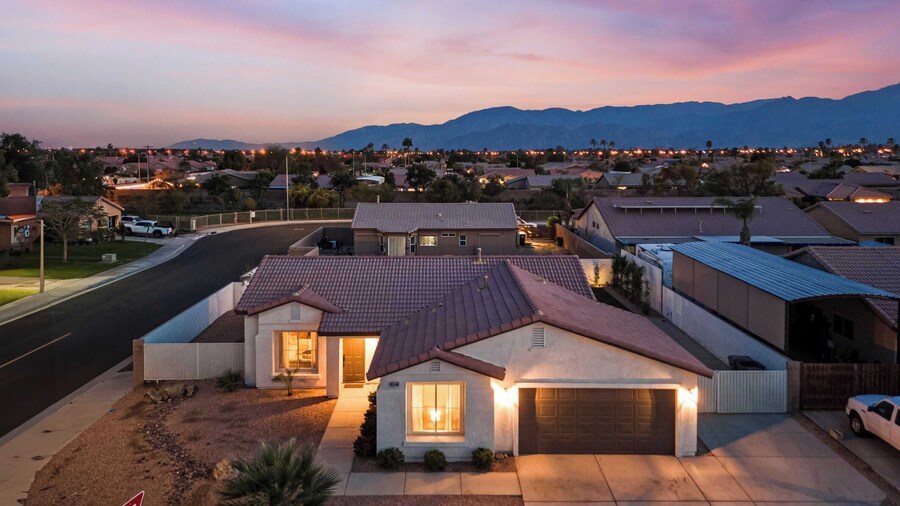 Montego by Avantstay Private Yard w/ Pool & Hot Tub