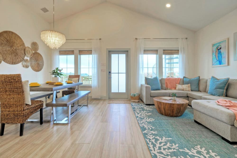Casa Rita by Avantstay Snowbird Discounted Rates Private Pool, Near Beach - Port Aransas, TX