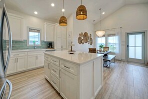 Interior - Casa Rita by Avantstay Snowbird Discounted Rates Private Pool, Near Beach (Port Aransas)