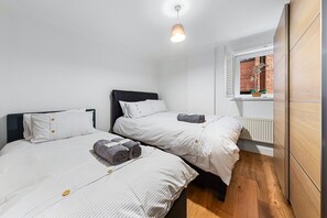 2 chambres, fer et planche à repasser, Wi-Fi, draps fournis