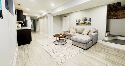 Welcome to our modern Chicago living! Free parking, in the heart of the city.