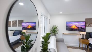 1 habitación, tabla de planchar con plancha, wifi gratis y ropa de cama