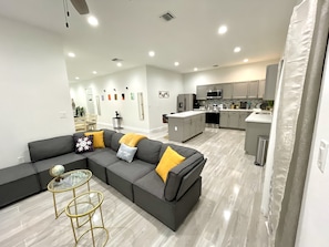 Living area - Unique Home with 4 beds 2 bath 15 minutes from Pompano Beach.  (Pompano Beach)