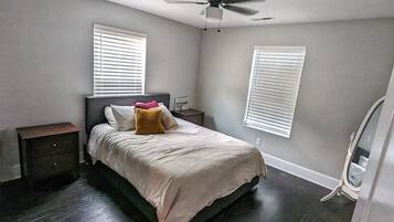 2 bedrooms, WiFi, bed sheets