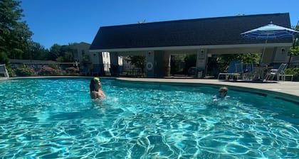 Best of both worlds-Resort living on Goose Rocks Beach w/ parking at the beach!