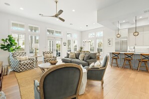 Interior - Beach Blue 227 LAU (Port Aransas)