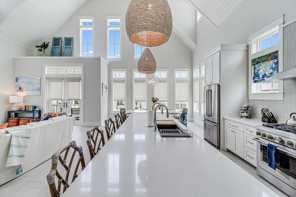 House (5 Bedrooms) | Interior