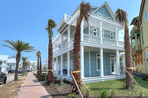 House (5 Bedrooms) | Interior