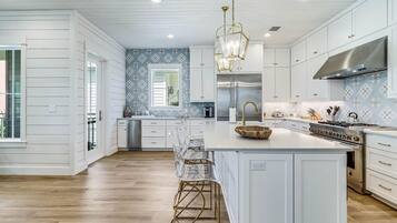 House (5 Bedrooms) | Interior