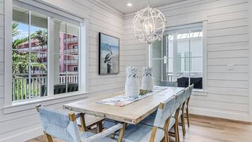 House (5 Bedrooms) | Exterior