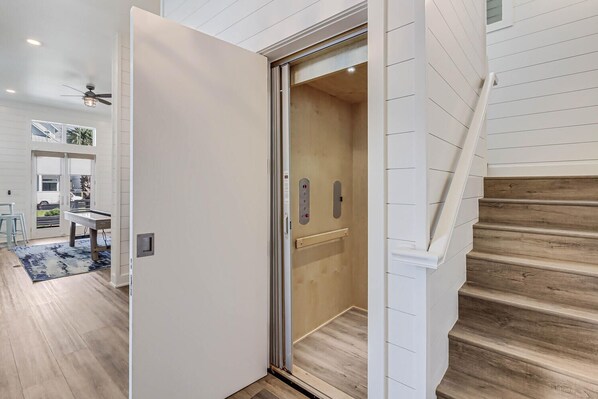 House (5 Bedrooms) | Front of property - Livin' the Dream 136 TUC (Port Aransas)