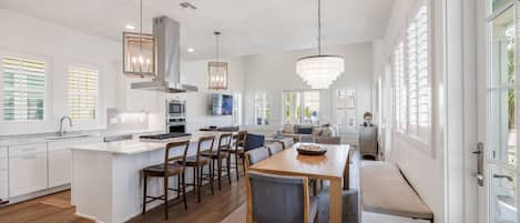House (4 Bedrooms) | Interior