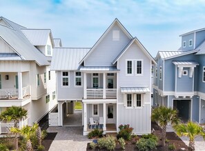 House (3 Bedrooms) | Exterior