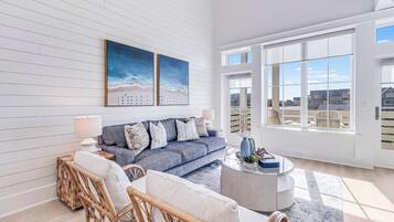 Apartment (3 Bedrooms) | Front of property